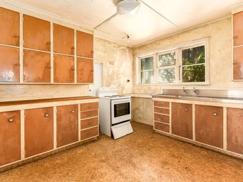 Endless Potential in a Prime Location!