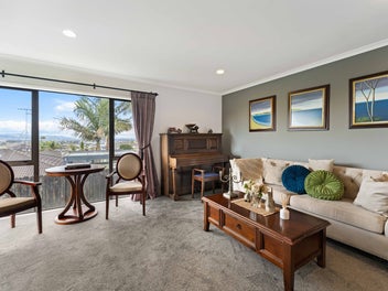 Beautiful Family Home with Incredible Views!!