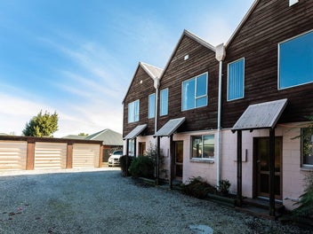 Sydenham multi-unit Investment with Upside!