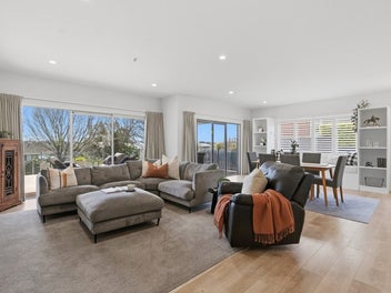 Modern Family Living with Exceptional Entertaining