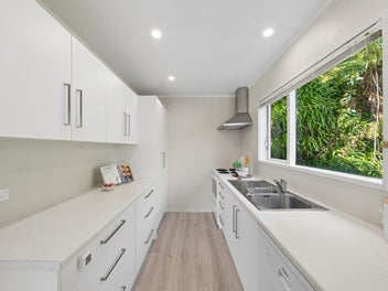 Sunny and Homely - with Potential