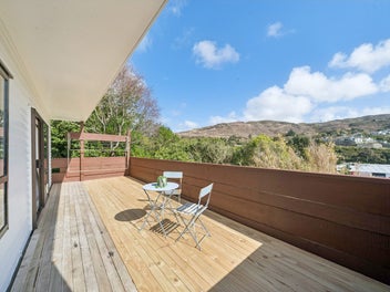 Sunny and Homely - with Potential