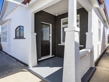 Renovated Bungalow - Stroll to the Beach!