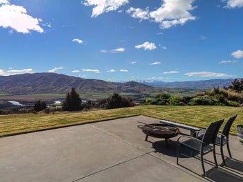 4.69ha (approx) of space and views