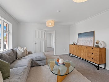 Renovated | 3 Beds + Study + Sleepout