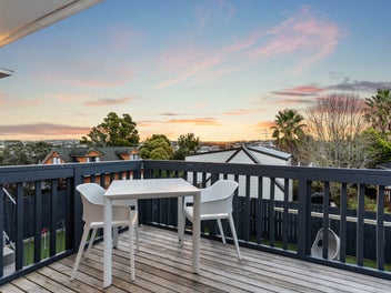 WESTLAKE ZONE | DUAL ACCOMMODATION | SOLID BRI...