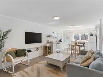 WESTLAKE ZONE | DUAL ACCOMMODATION | SOLID BRI...