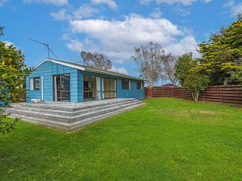 Private cul-de-sac living