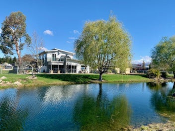 AN EXCEPTIONAL EXECUTIVE RESIDENCE