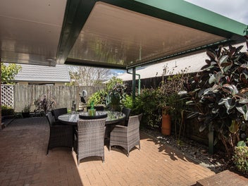Immaculate, Easy-Care & Ready to Move In