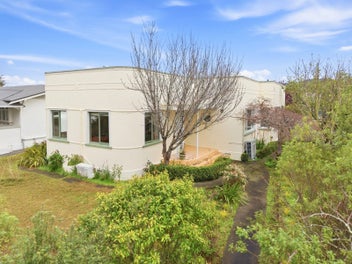 Art Deco charm with room to live