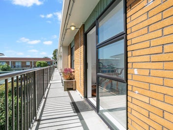 Sunny Ellerslie Cnr Unit—Move In & Make It Yours