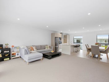Sunny, Private & Stylish Corner Home