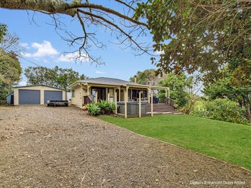 Decks, Fruit Trees & Country Air