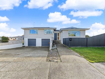 Stunning Family Home on West Street!
