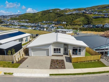 STUNNING SINGLE LEVEL IN CHURTON PARK