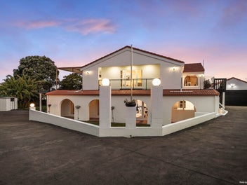 Boutique, Luxurious & Waterfront Living