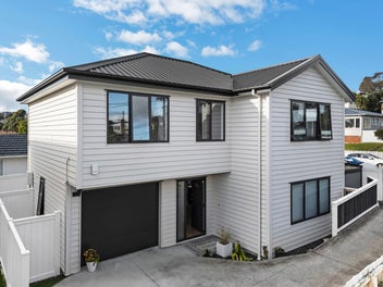 Sunny, Stylish & Modern Standalone Home, Glenfield