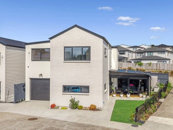 SPACIOUS FAMILY LIVING IN A PRIME LOCATION