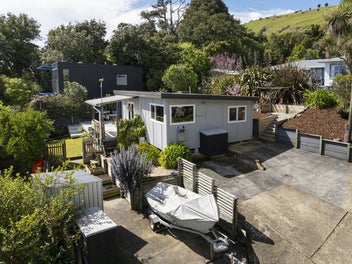 Oasis, Light and Private!