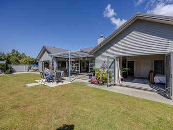 Big on Space & Close to the Lake!