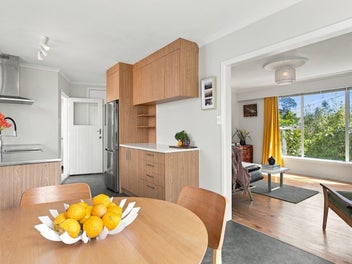 Private and sunny, cheerful by nature!
