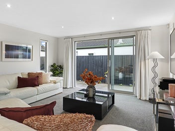 City-Fringe Convenience, Double Garage Bonus