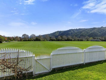 Park Views, Sunshine & Easy Living