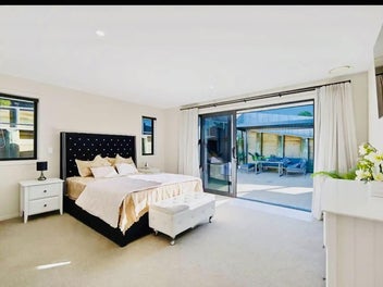 Elegant, Modern, double glazed family home