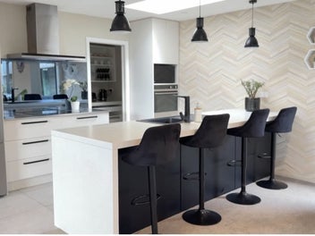 Elegant, Modern, double glazed family home