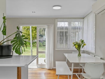Coveted Bird Area Living, Moments from the Lake