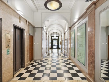 Iconic Kelvin House One-Bedroom Apartment