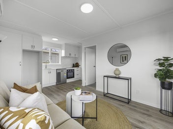 Freehold - Fully renovated - Move In Ready