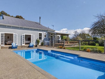 Character, Charm & Country Views