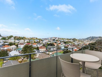 Views, Sun, Location!