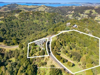 1.55ha of Opportunity with Incredible Views