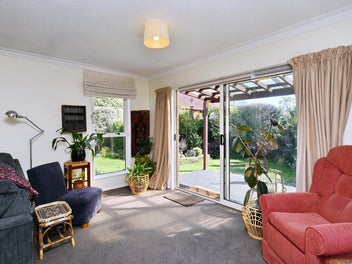 Peaceful, Private Living Close To The Port Hills