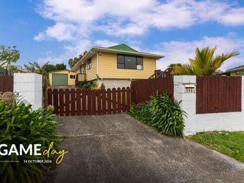 #GAMEDAY LAST WEEKEND OF OPEN HOMES!