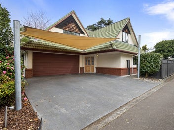 Spacious, double-glazed and superbly located!