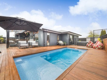 Executive Entertainer with 3-Car Garaging