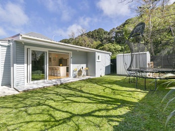 SUN, SPACE & FAMILY EASE IN HATAITAI