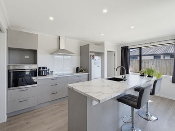 Contemporary Comfort in The Meadows!