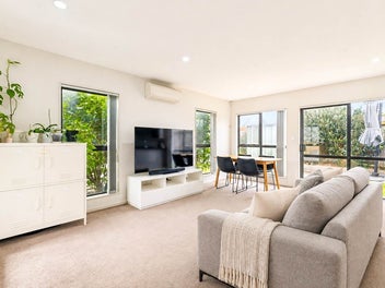 Stunning Standalone Family Home in the Heart o...