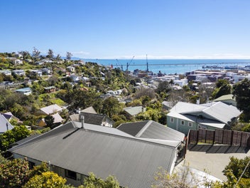 It's a Gift! Seaviews, sunshine and versatility.
