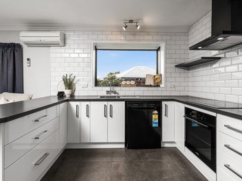 Renovated, Relaxed & Ready to Go