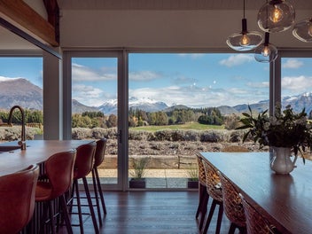 Home & Income on the Arrowtown Ridgeline