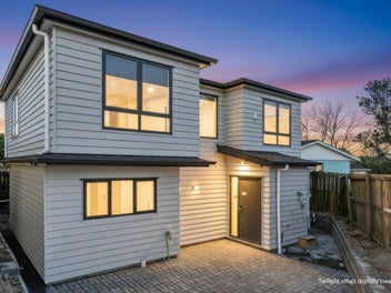 Five Bedrooms,Three Bathrooms and Freehold
