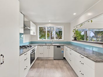 Charming Villa, Modern Features - Great Value!