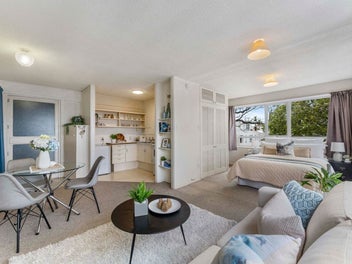 Smart Studio Living: Central Lock'n'Leave