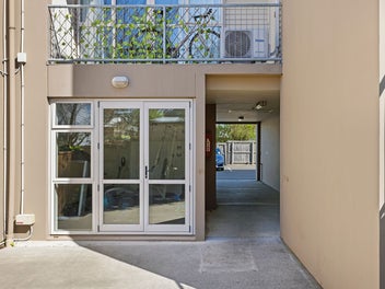Vendor says sell! Gated complex with 2 car parks